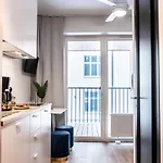 Korter Thomas' - Trendy, & Balcony
