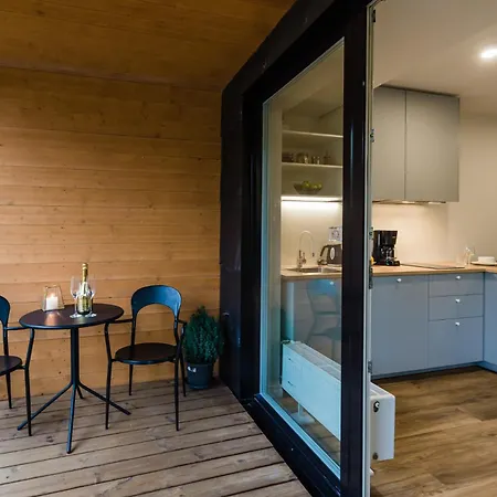 Thomas' - Trendy, & Balcony Apartment *