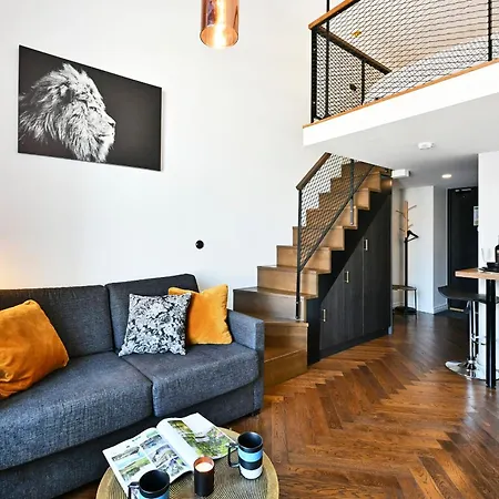 Thomas' - Trendy, & Balcony *