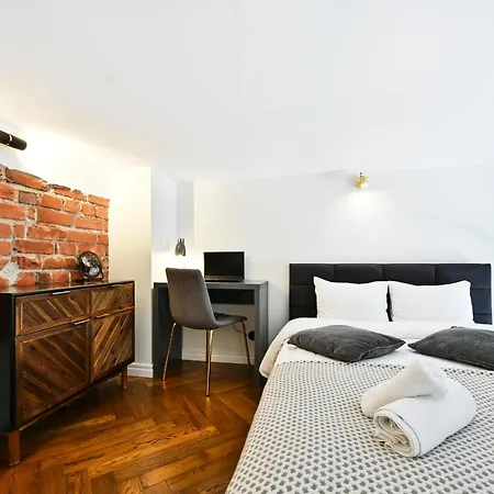 Thomas' - Trendy, & Balcony Апартаменти Таллінн