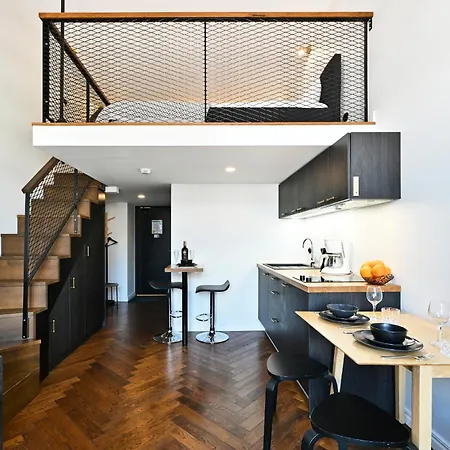 Thomas' - Trendy, & Balcony Апартаменти