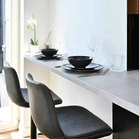 Thomas' - Trendy, & Balcony *