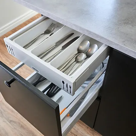 Thomas' - Trendy, & Balcony *