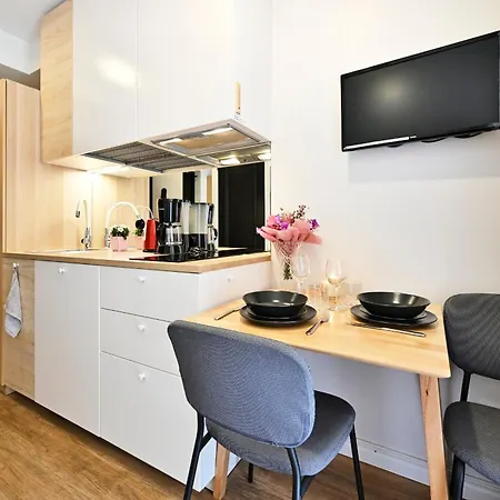 Thomas' - Trendy, & Balcony *