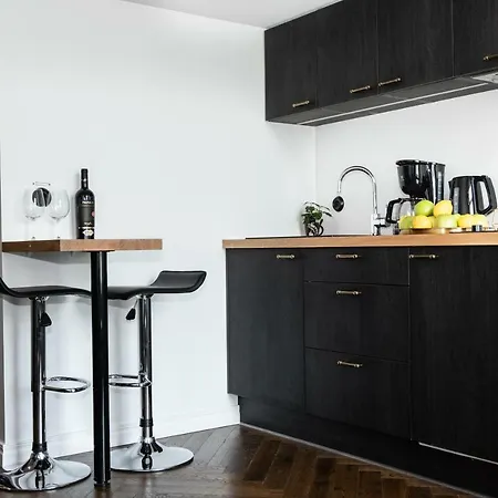Thomas' - Trendy, & Balcony Apartment Tallinn