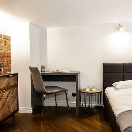 Thomas' - Trendy, & Balcony Apartment