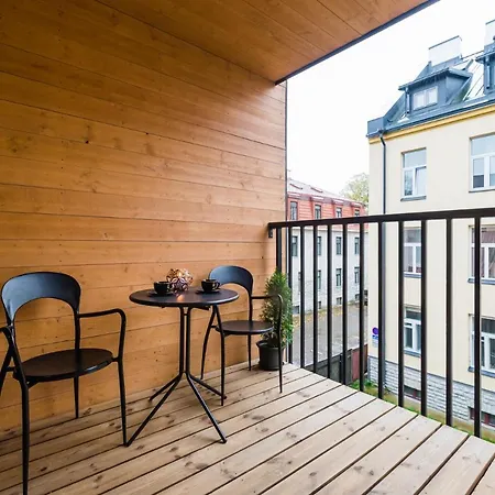 Thomas' - Trendy, & Balcony Apartment *