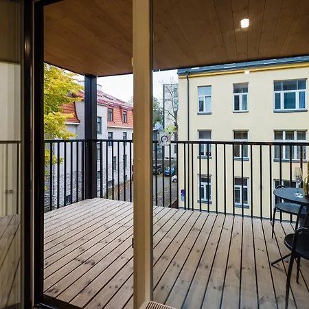Thomas' - Trendy, & Balcony Apartment *