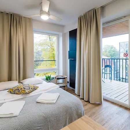 Thomas' - Trendy, & Balcony Apartment