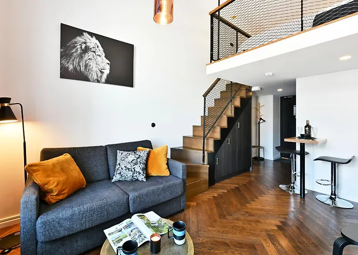 Thomas' - Trendy, & Balcony *