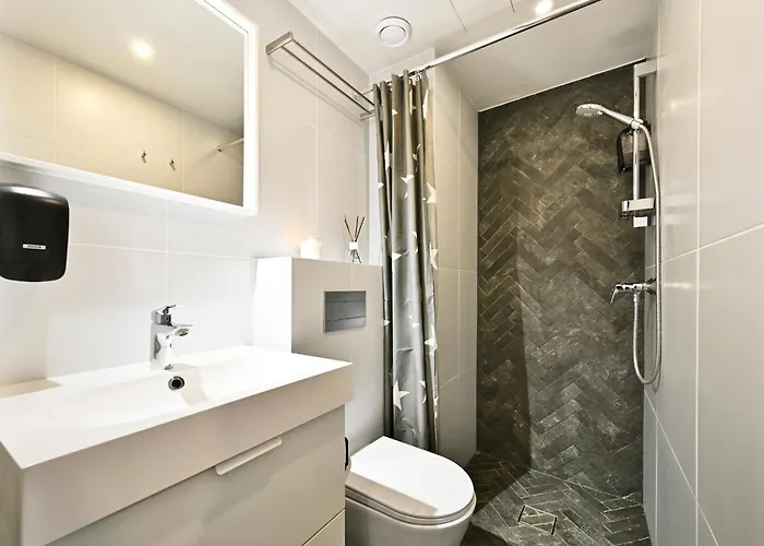 Thomas' - Trendy, & Balcony