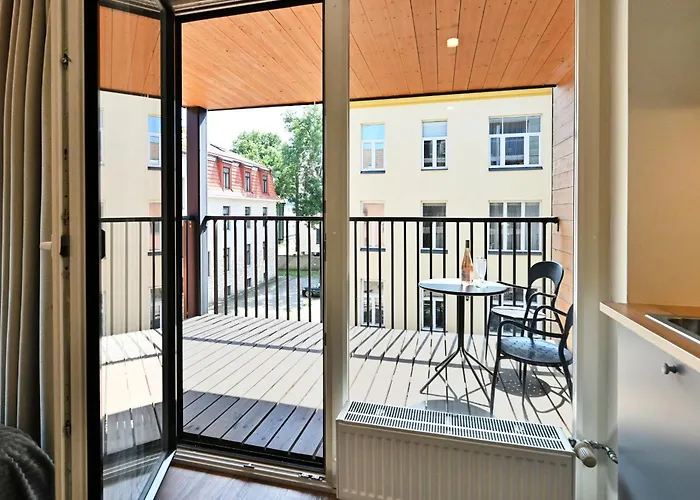 Thomas' - Trendy, & Balcony Apartment