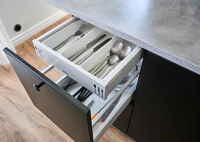 Thomas' - Trendy, & Balcony *