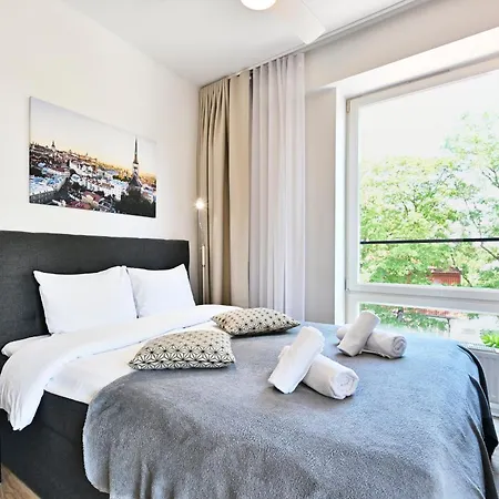 Thomas' - Trendy, & Balcony Korter *