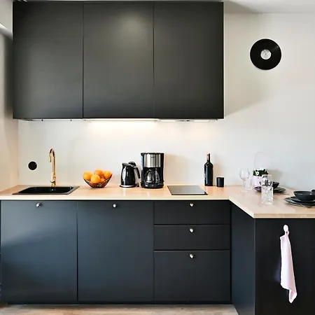 Thomas' - Trendy, & Balcony Korter *