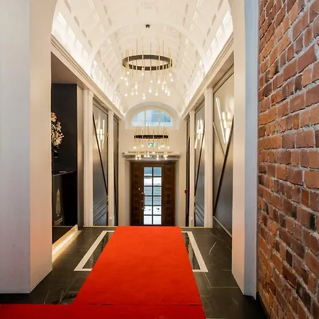 Thomas' - Trendy, & Balcony