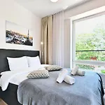 Thomas' - Trendy, & Balcony דירה *