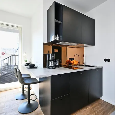 Thomas' - Trendy, & Balcony Talin